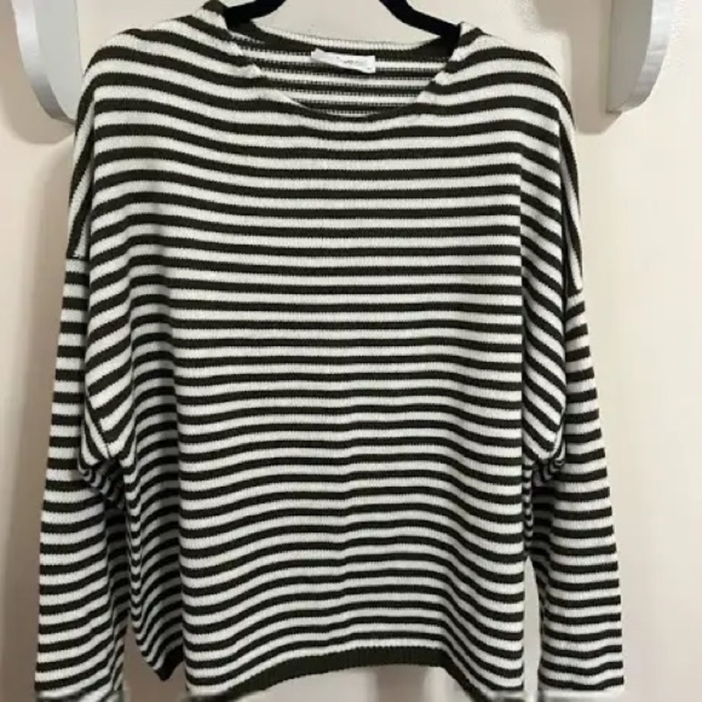 Carly Jean Los Angeles Wesley Sweater Black/White Striped Oversized OS EUC - Picture 4 of 8